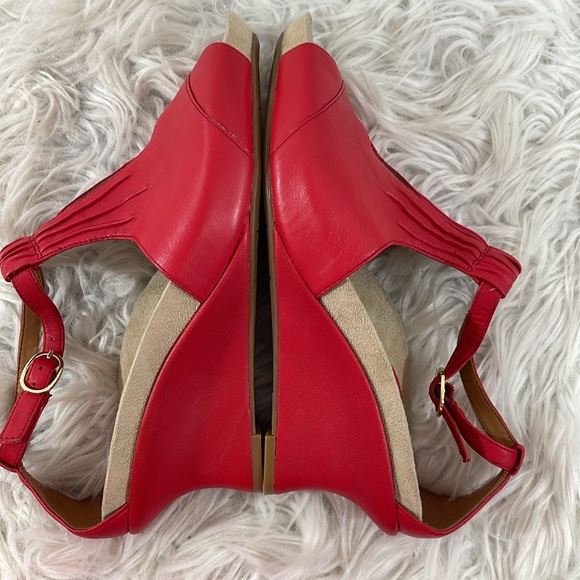 EARTHIES ARTSY Ankle Strap Wedge Sandals Heels Womens
10 Ruby Red VERIA LEATHER - Picture 10 of 15